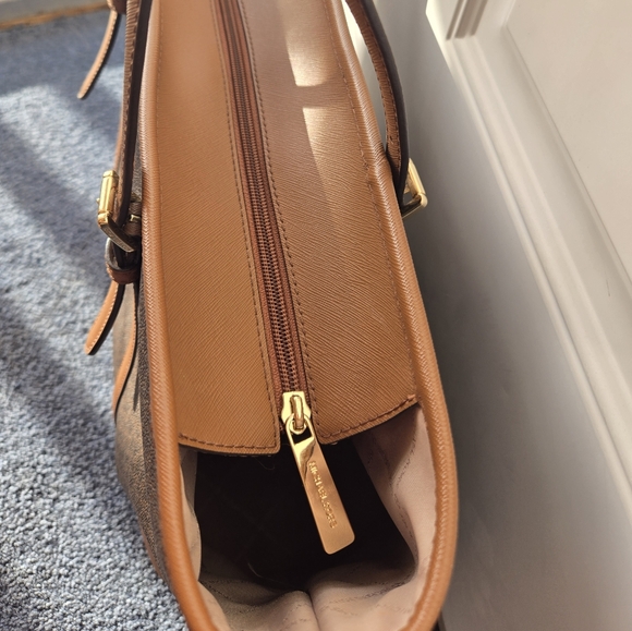 Michael Kors Large Jet Set Tote Bag - Picture 7 of 12